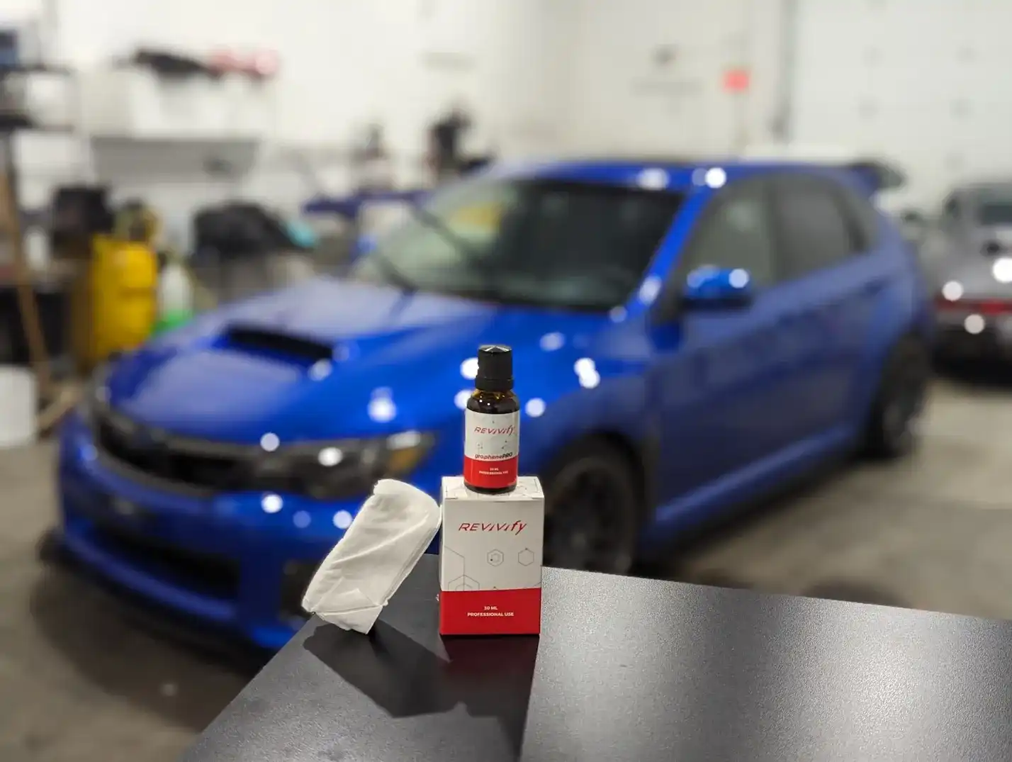 Glossy hydrophobic ceramic coated paint